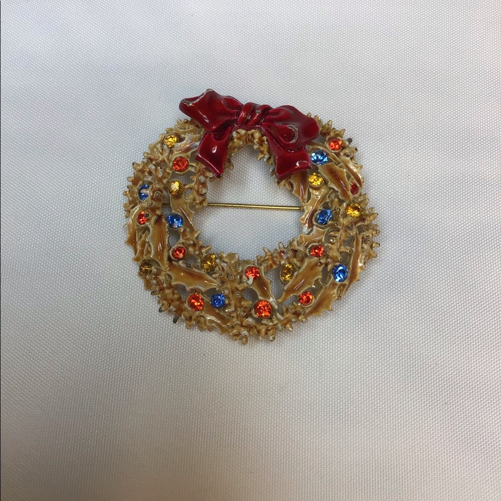 VINTAGE ART CO CHRISTMAS WREATH BROOCH